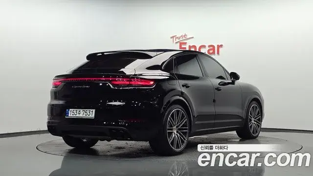 Porsche Cayenne 2023 — ფოტო 22/35