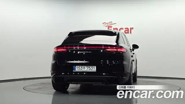 Porsche Cayenne 2023 — ფოტო 10/35