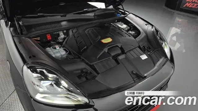 Porsche Cayenne 2023 — ფოტო 14/35