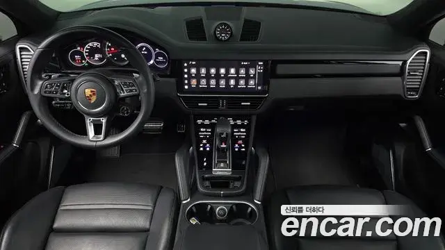 Porsche Cayenne 2023 — ფოტო 23/35