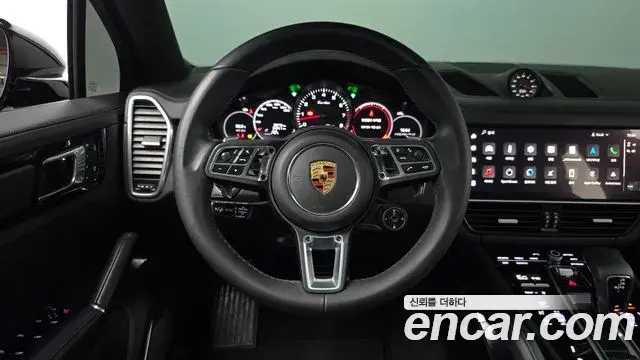 Porsche Cayenne 2023 — ფოტო 32/35