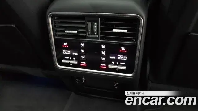 Porsche Cayenne 2023 — ფოტო 27/35