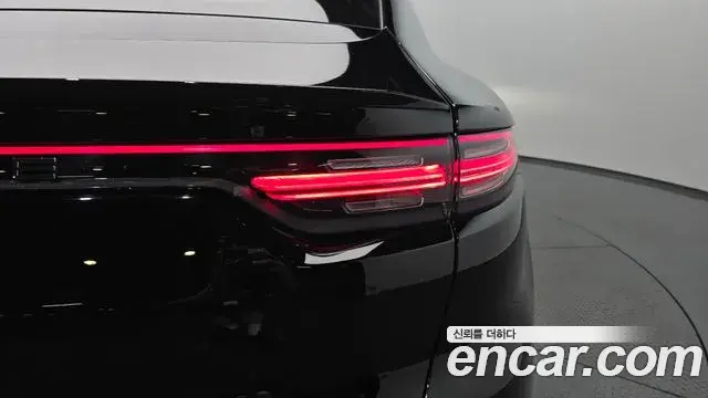 Porsche Cayenne 2023 — ფოტო 12/35