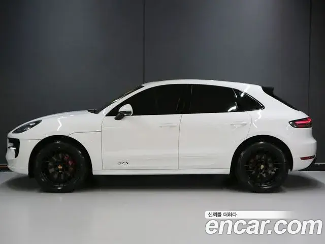 Porsche Macan 2020 — Photo 12/20
