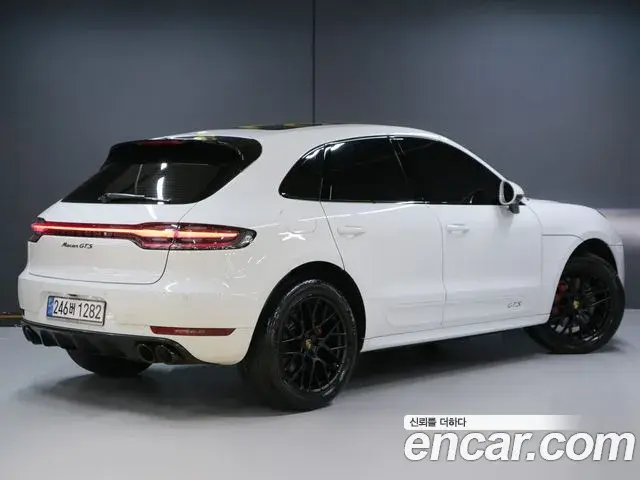 Porsche Macan 2020 — Photo 10/20