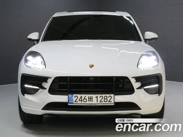 Porsche Macan 2020 — Photo 19/20