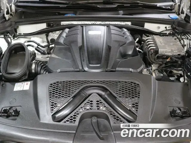 Porsche Macan 2020 — Photo 11/20