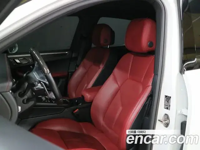 Porsche Macan 2020 — Photo 13/20