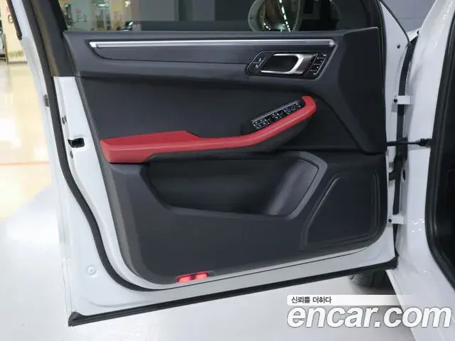 Porsche Macan 2020 — Photo 9/20