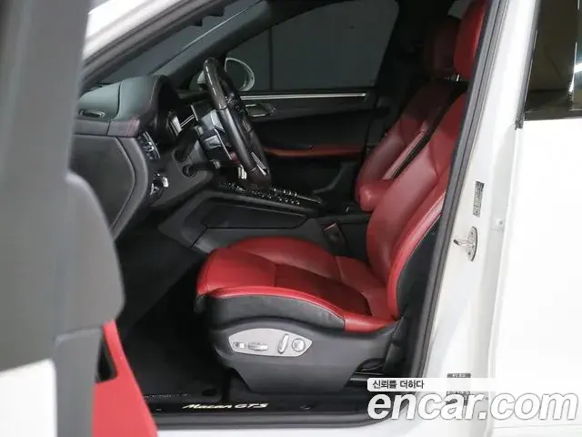 Porsche Macan 2020 — Photo 6/20
