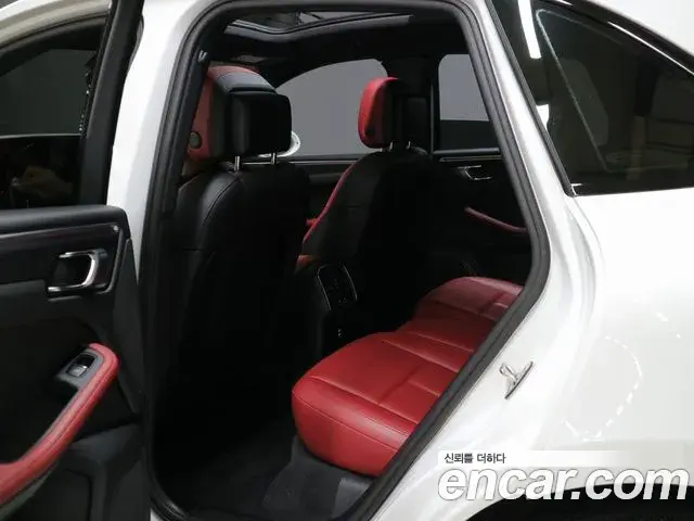 Porsche Macan 2020 — Photo 8/20