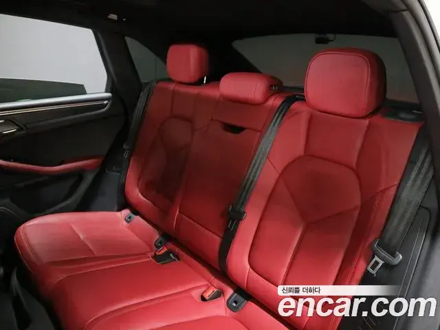 Porsche Macan 2020 — Photo 17/20