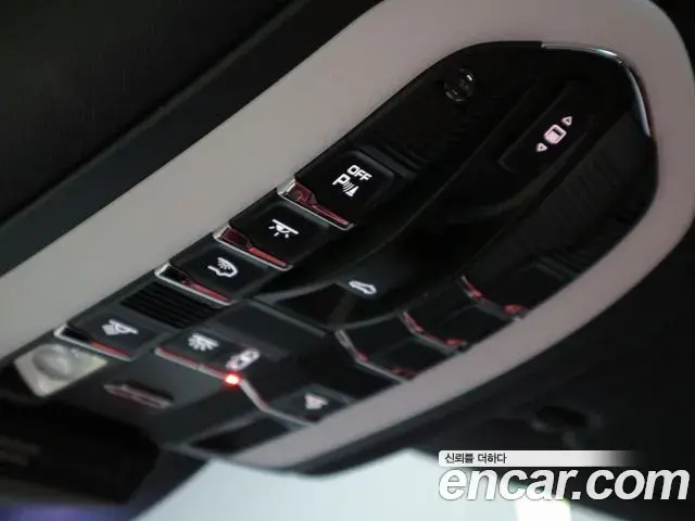 Porsche Macan 2020 — Photo 14/20