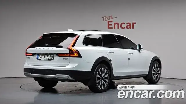 Volvo V90 Cross Country 2021 — Photo 36/37