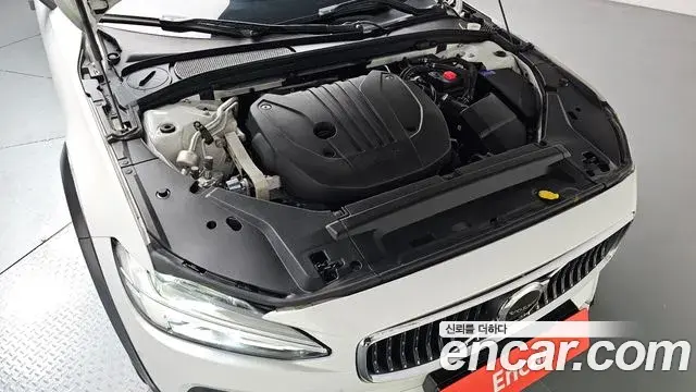 Volvo V90 Cross Country 2021 — Photo 35/37