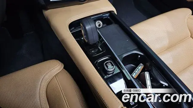 Volvo V90 Cross Country 2021 — Photo 28/37