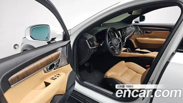 Volvo V90 Cross Country 2021 — Photo 11/37