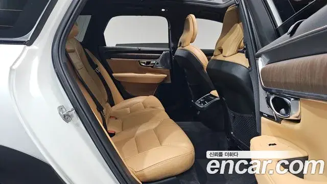 Volvo V90 Cross Country 2021 — Photo 25/37