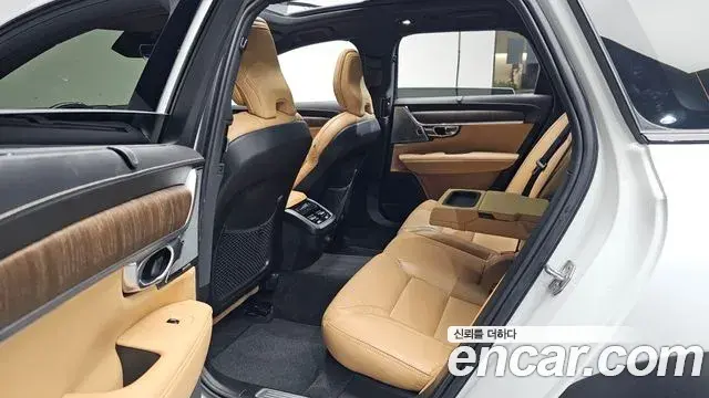 Volvo V90 Cross Country 2021 — Photo 1/37
