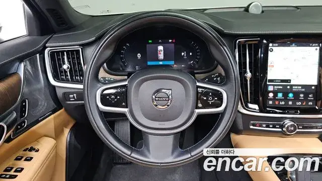 Volvo V90 Cross Country 2021 — Photo 33/37