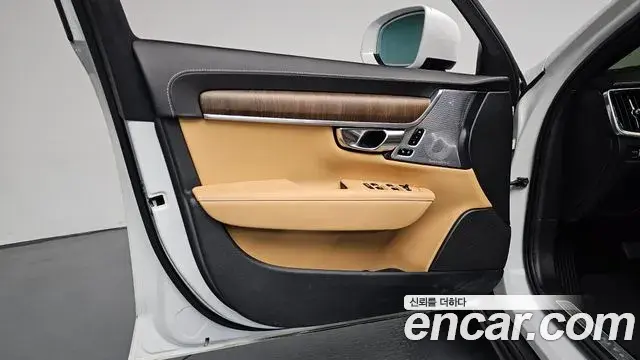 Volvo V90 Cross Country 2021 — Photo 8/37