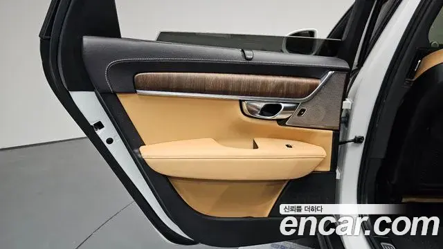 Volvo V90 Cross Country 2021 — Photo 18/37