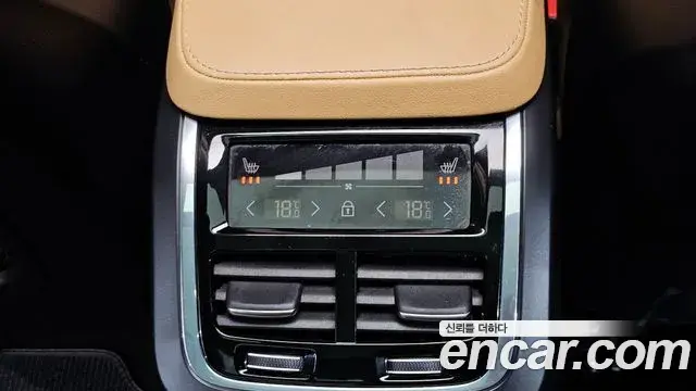 Volvo V90 Cross Country 2021 — Photo 30/37