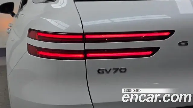 Genesis GV70 2025 — Photo 24/32