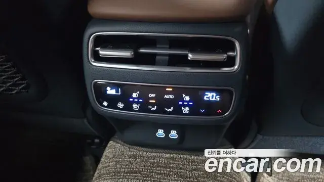 Genesis GV70 2025 — Photo 21/32