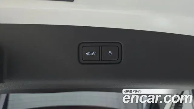 Genesis GV70 2025 — Photo 31/32