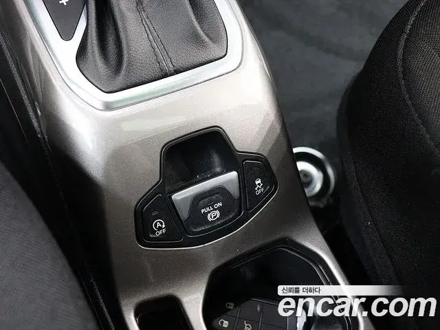 Jeep Renegade 2022 — Фото 11/20