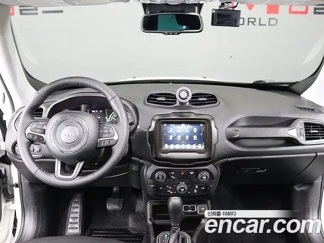 Jeep Renegade 2022 — Фото 15/20