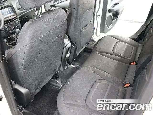 Jeep Renegade 2022 — Фото 17/20