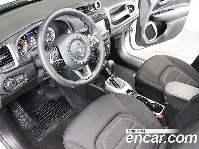 Jeep Renegade 2022 — Фото 18/20