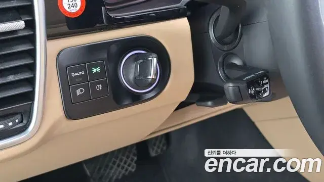 Porsche Cayenne 2023 — Photo 9/36