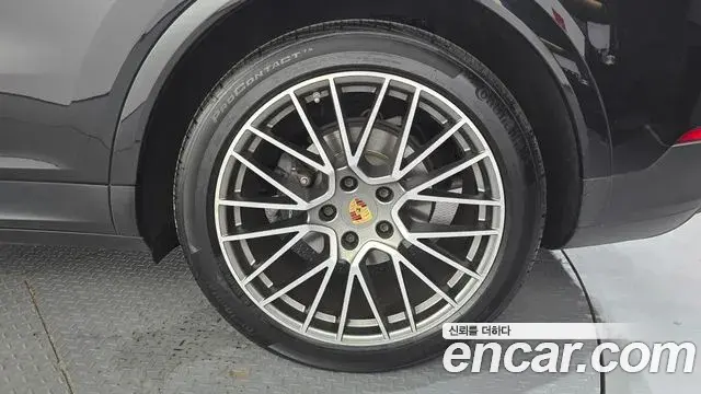 Porsche Cayenne 2023 — Photo 23/36