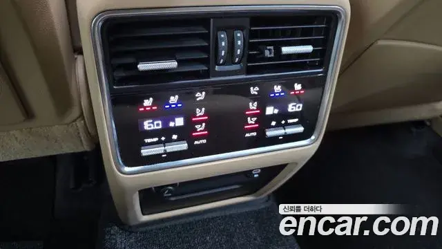 Porsche Cayenne 2023 — Photo 8/36