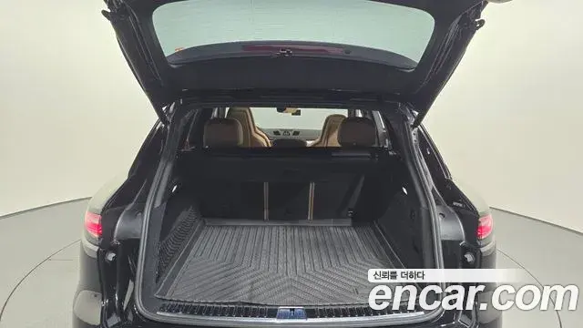 Porsche Cayenne 2023 — Photo 10/36