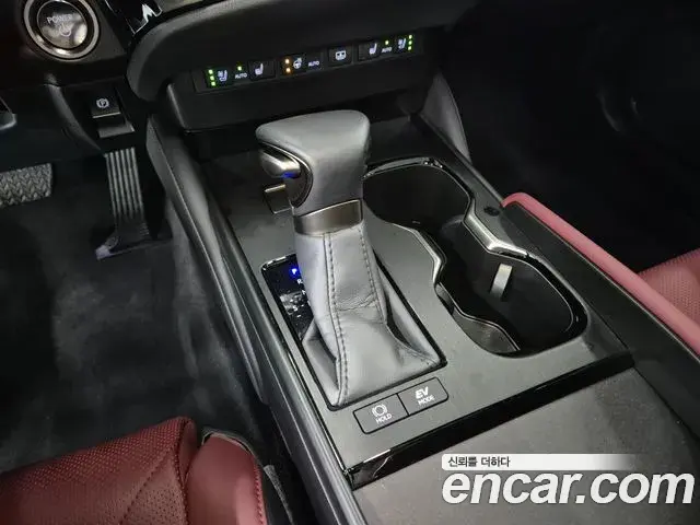 Lexus ES300h 2025 — Photo 10/19