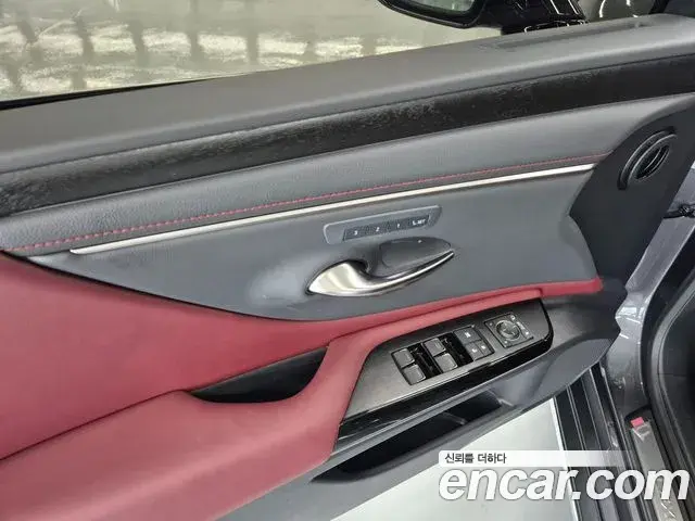 Lexus ES300h 2025 — Photo 5/19