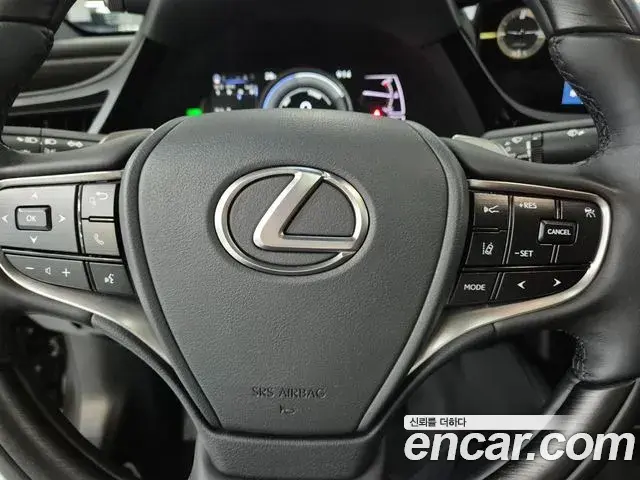 Lexus ES300h 2025 — Photo 8/19
