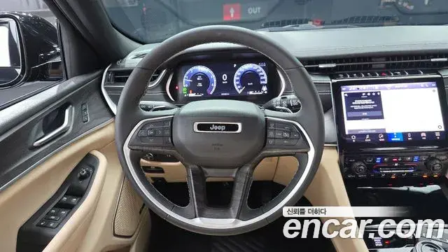 Jeep Grand Cherokee 2023 — ფოტო 18/31