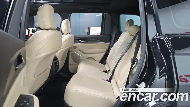 Jeep Grand Cherokee 2023 — ფოტო 2/31