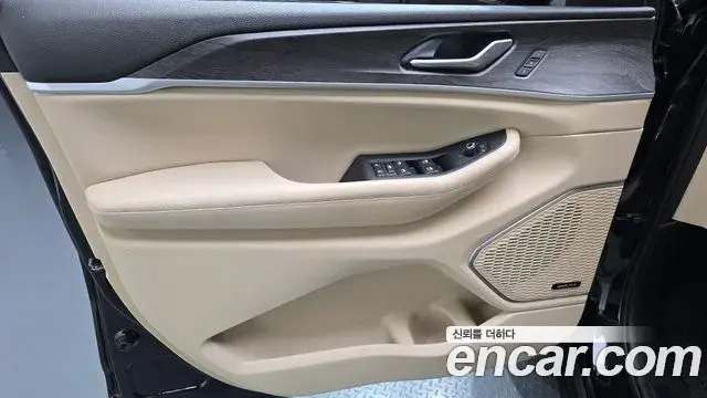 Jeep Grand Cherokee 2023 — ფოტო 29/31