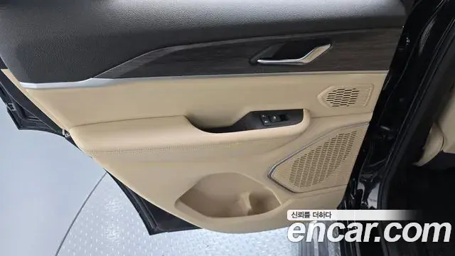 Jeep Grand Cherokee 2023 — ფოტო 8/31
