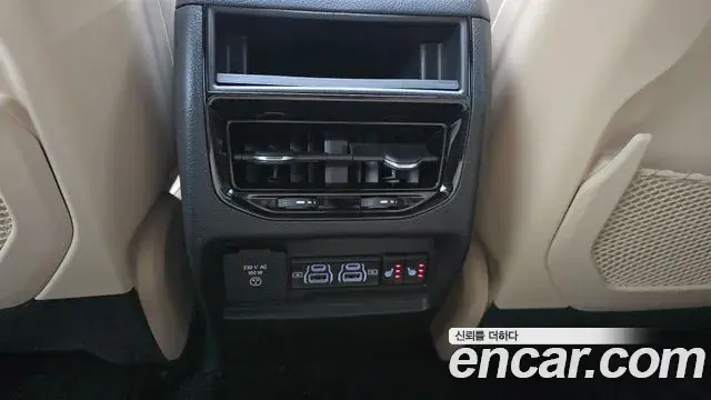 Jeep Grand Cherokee 2023 — ფოტო 17/31