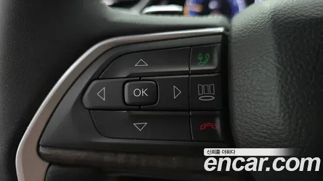 Jeep Grand Cherokee 2023 — ფოტო 25/31