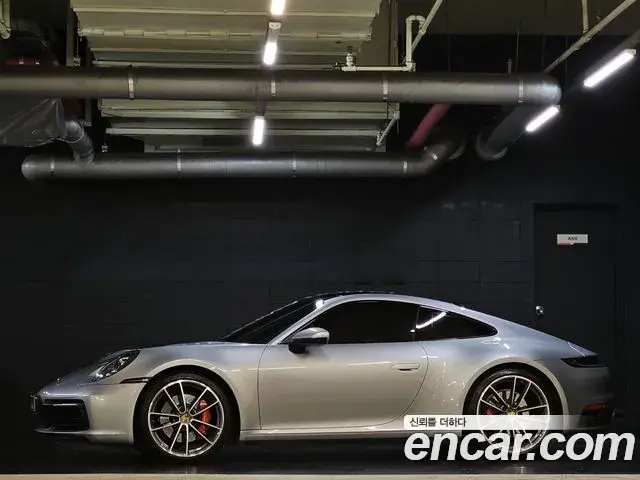 Porsche 911 2021 — ფოტო 18/20