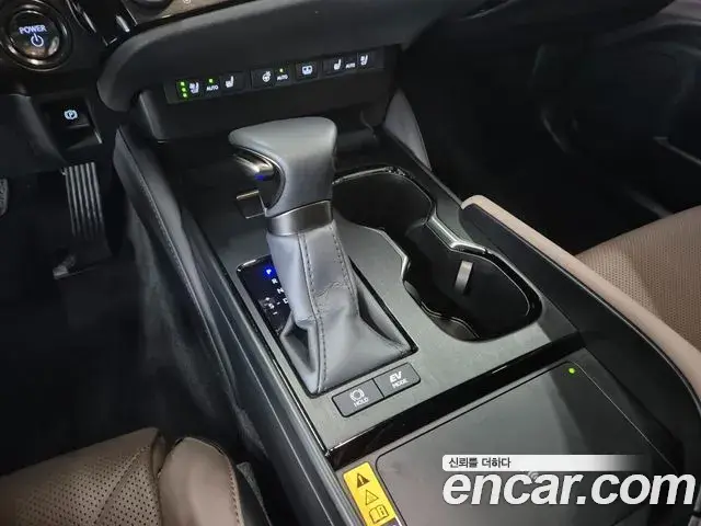 Lexus ES300h 2025 — Photo 15/19
