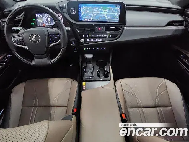 Lexus ES300h 2025 — Photo 18/19